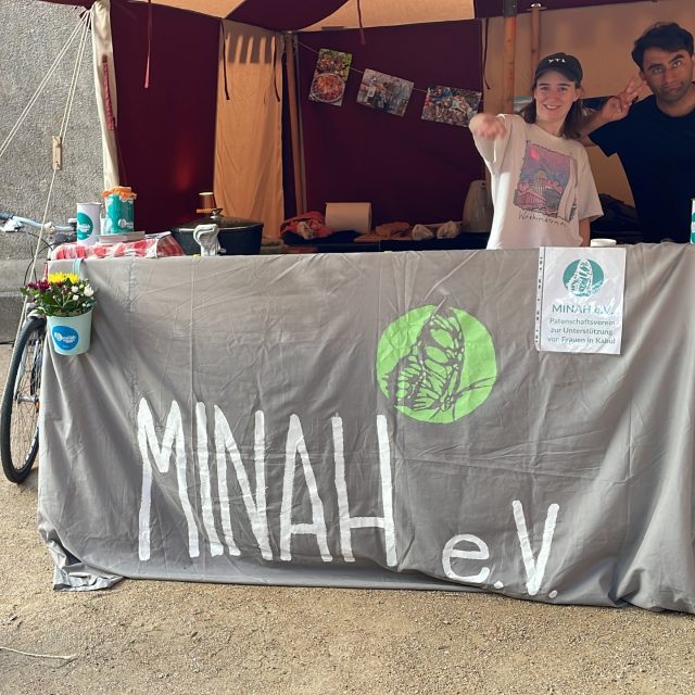 Vielen Dank an alle, die am Samstag mit uns ein paar Stunden auf der Lübecker Museumsnacht verbracht haben mit leckerer Linsensuppe! Wir konnten rund 100 Portionen verkaufen - der Erlös und die Spenden gehen an Witwen und deren Familien in Kabul. Merci und bis zum nächsten Event!